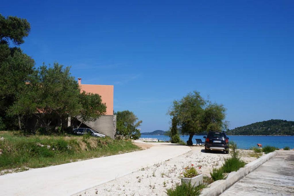 Ina By The Sea Apartment Luka  ภายนอก รูปภาพ