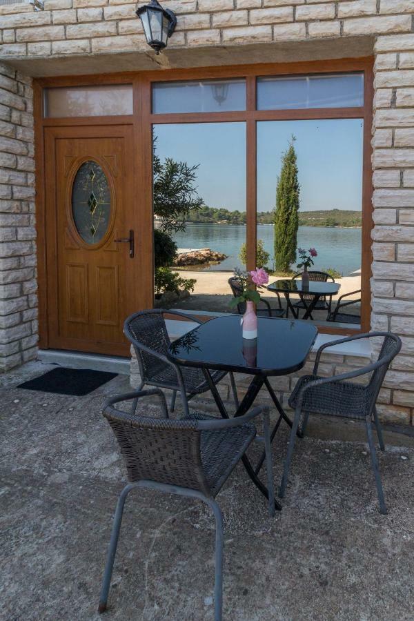 Ina By The Sea Apartment Luka  ภายนอก รูปภาพ