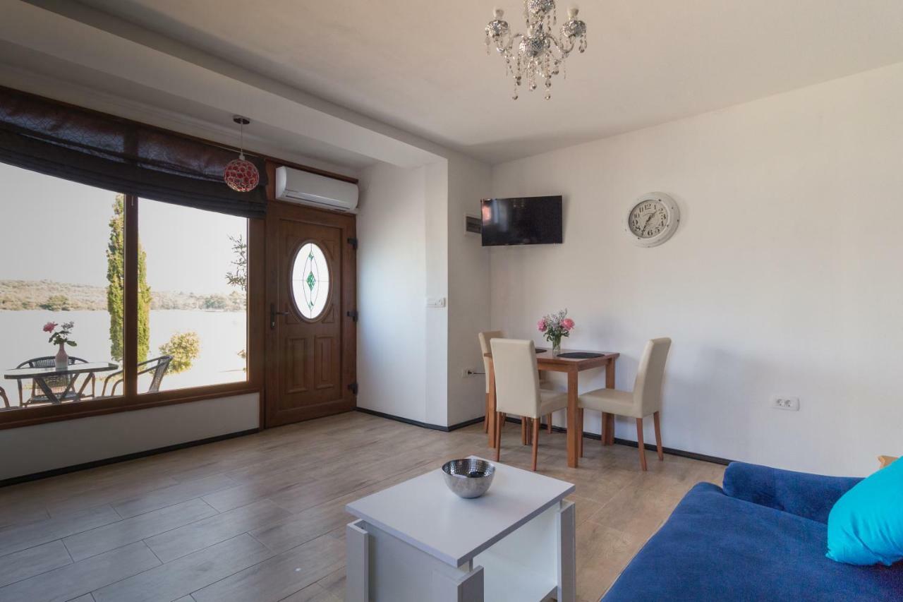 Ina By The Sea Apartment Luka  ภายนอก รูปภาพ