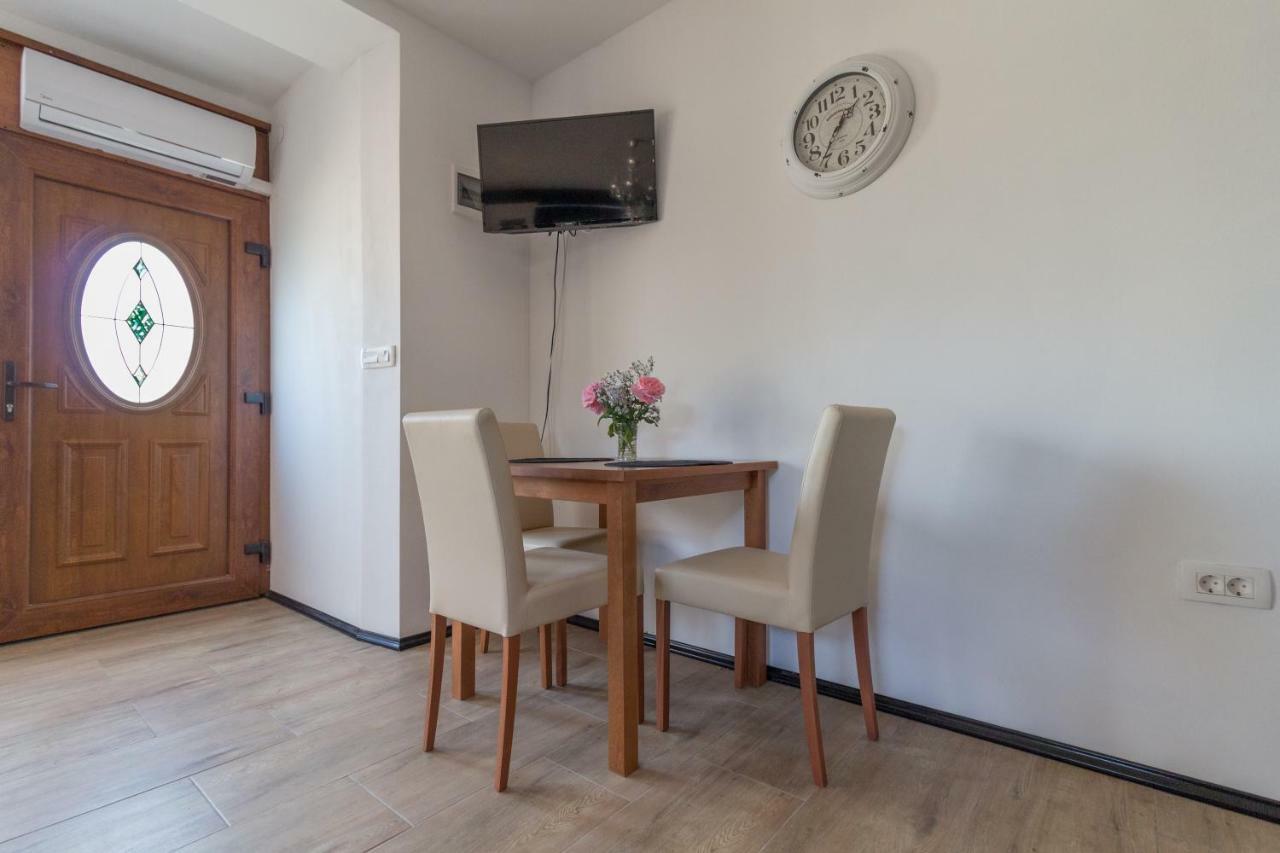 Ina By The Sea Apartment Luka  ภายนอก รูปภาพ