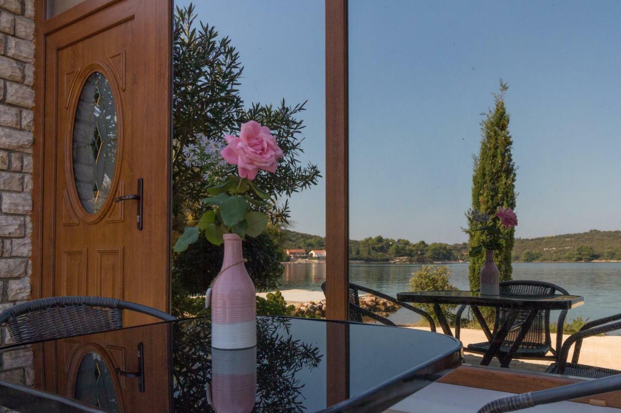 Ina By The Sea Apartment Luka  ภายนอก รูปภาพ