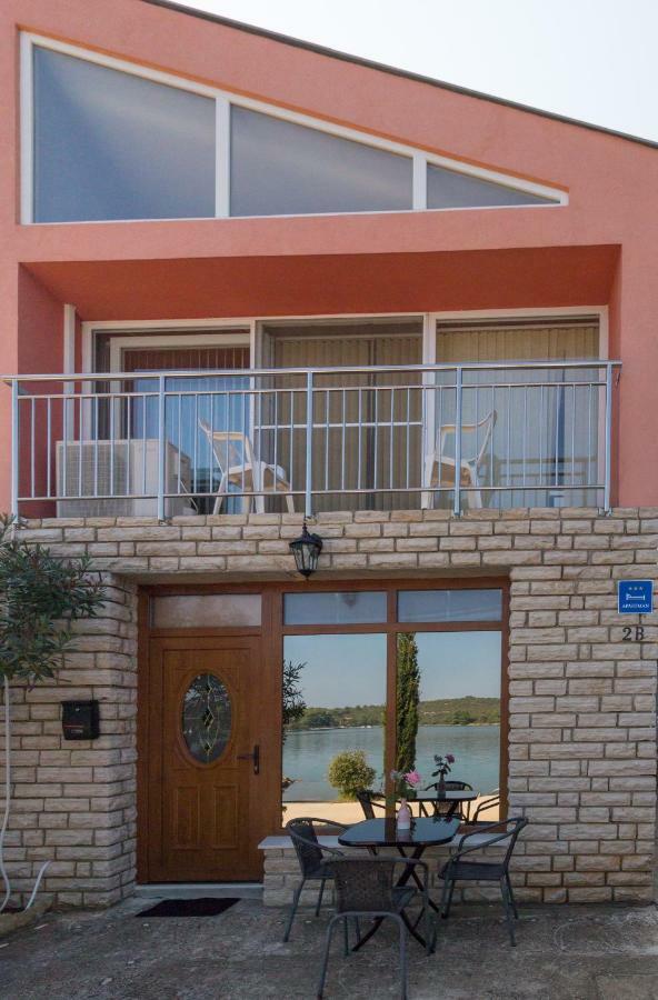 Ina By The Sea Apartment Luka  ภายนอก รูปภาพ