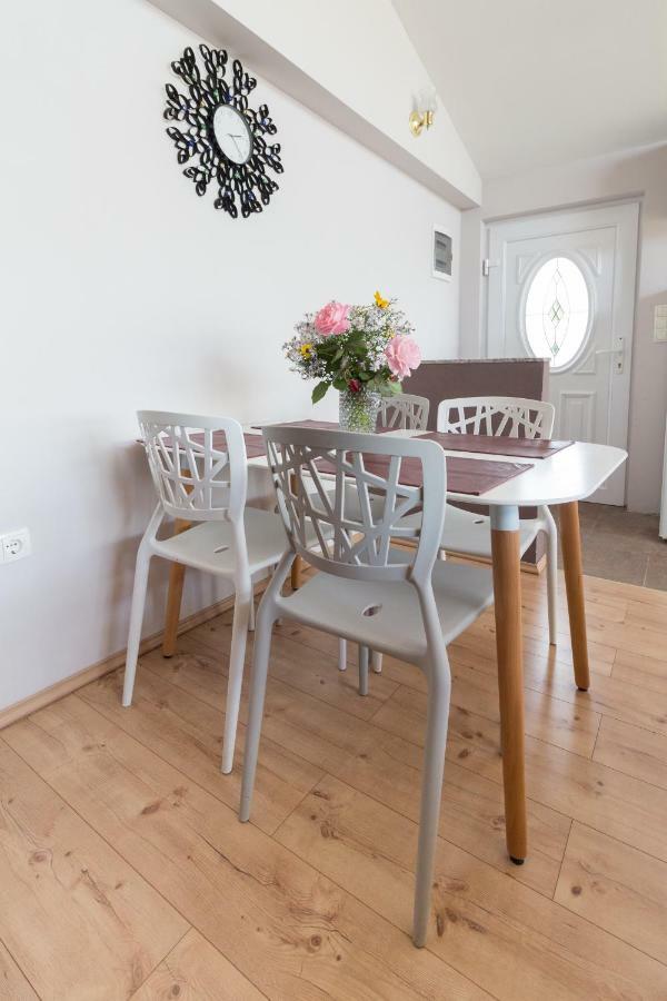 Ina By The Sea Apartment Luka  ภายนอก รูปภาพ