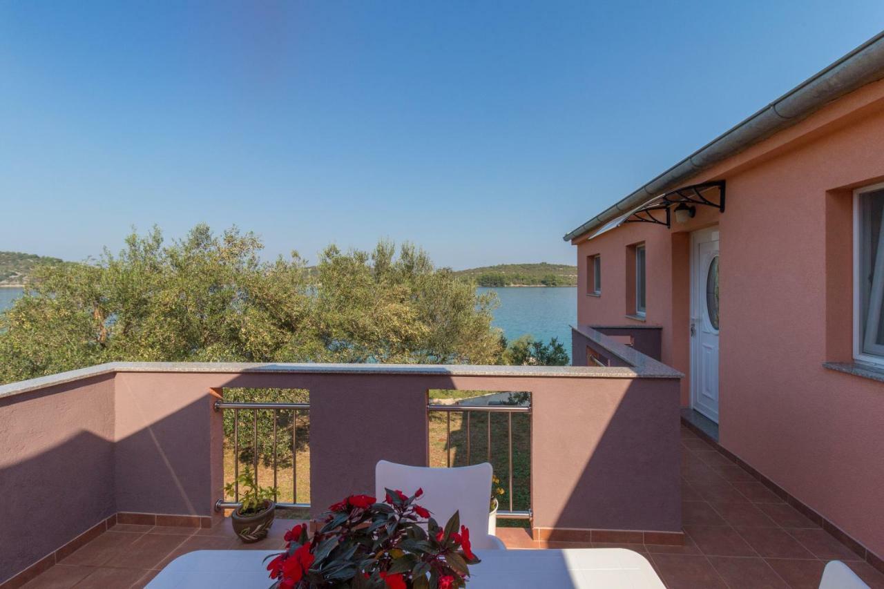 Ina By The Sea Apartment Luka  ภายนอก รูปภาพ
