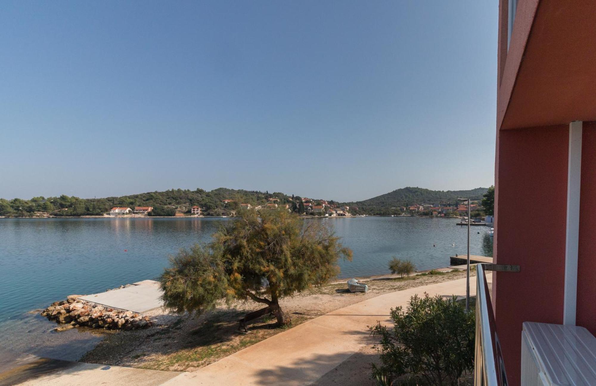 Ina By The Sea Apartment Luka  ภายนอก รูปภาพ